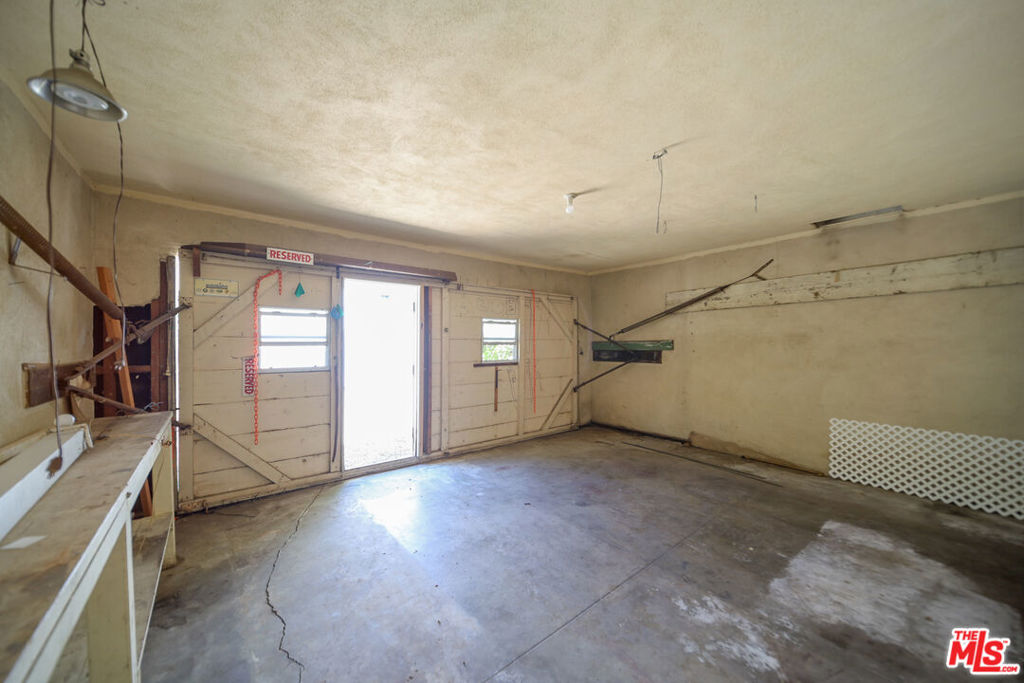 713 N Doheny Drive Property Photo 62