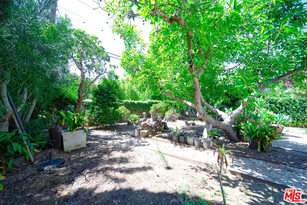 713 N Doheny Drive Property Photo 65