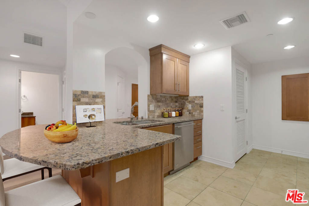 423 Arnaz Drive 102 Property Photo 9