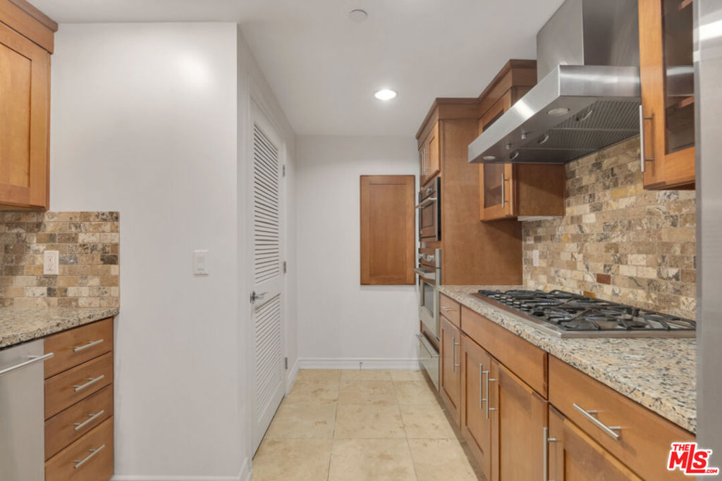 423 Arnaz Drive 102 Property Photo 10