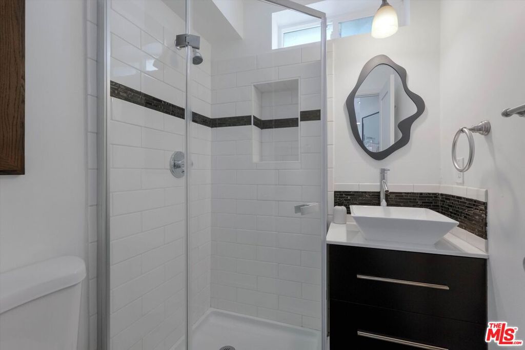 1784 N Orange Grove Avenue Property Photo 12