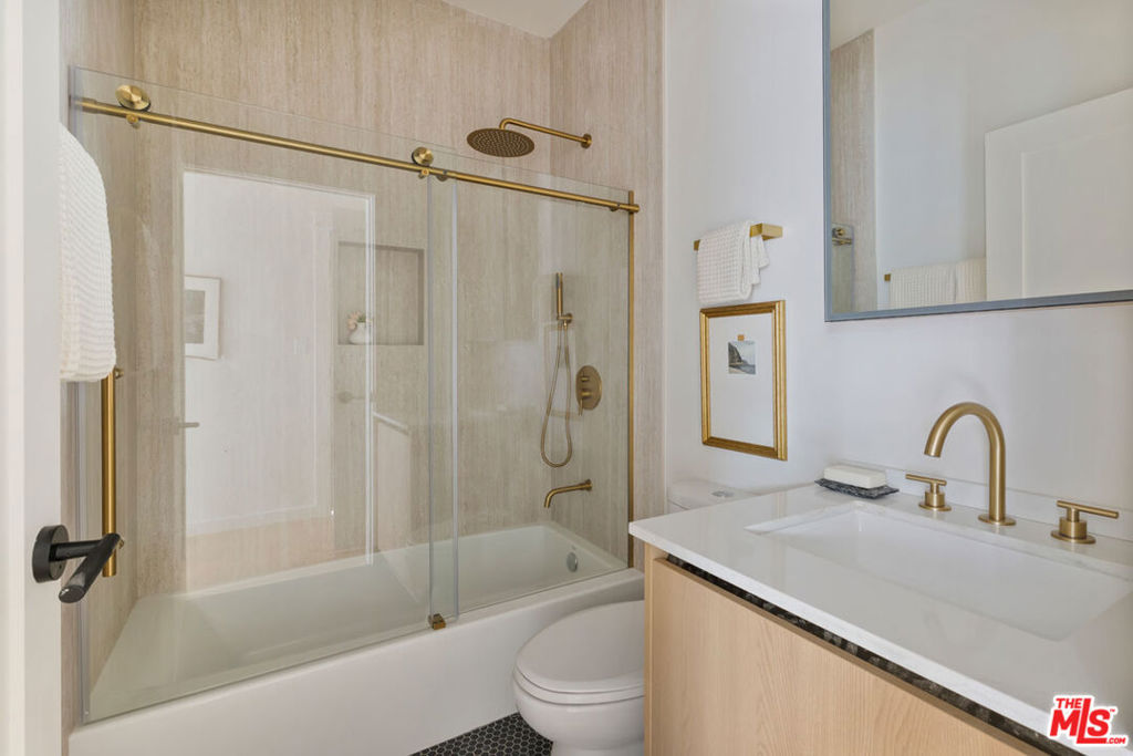 1406 S Wilton Place Property Photo 16