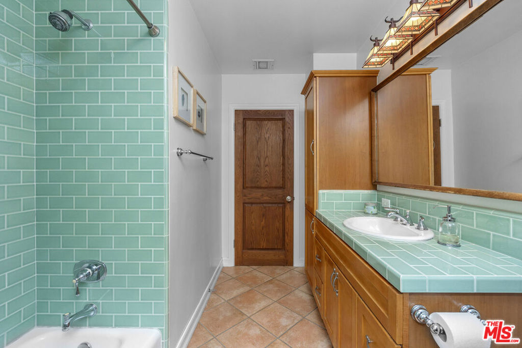 1817 Euclid Street Property Photo 11