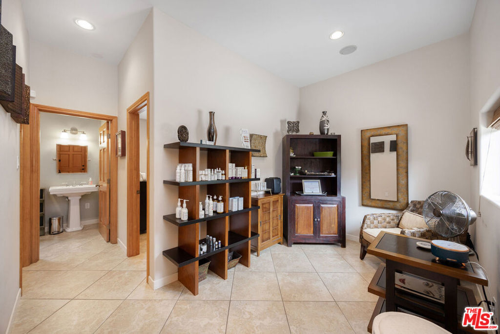 1817 Euclid Street Property Photo 20