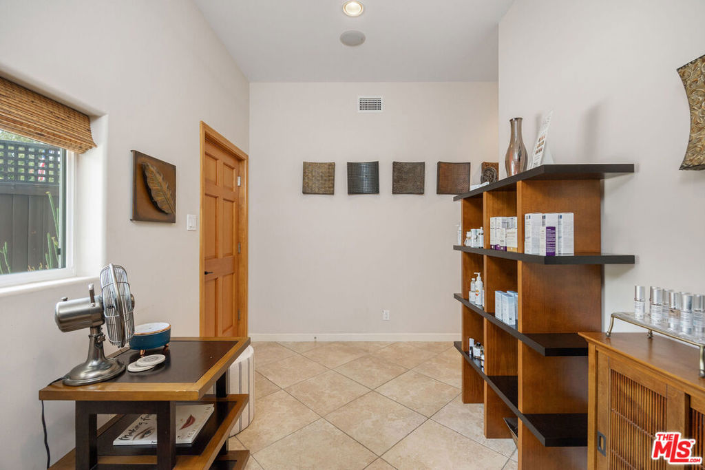 1817 Euclid Street Property Photo 21