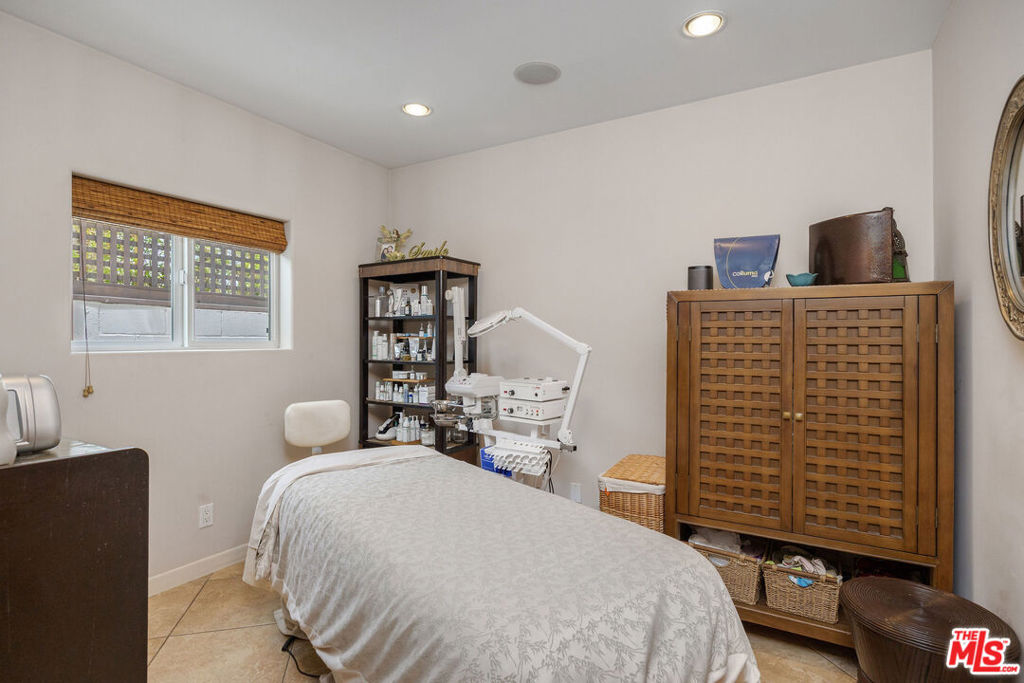 1817 Euclid Street Property Photo 22