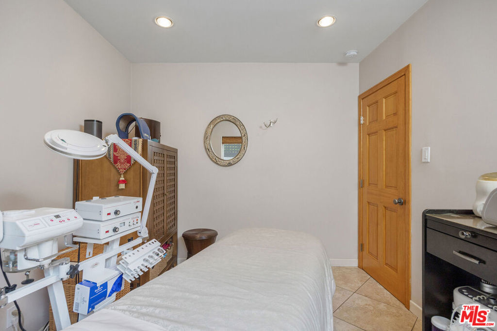 1817 Euclid Street Property Photo 23