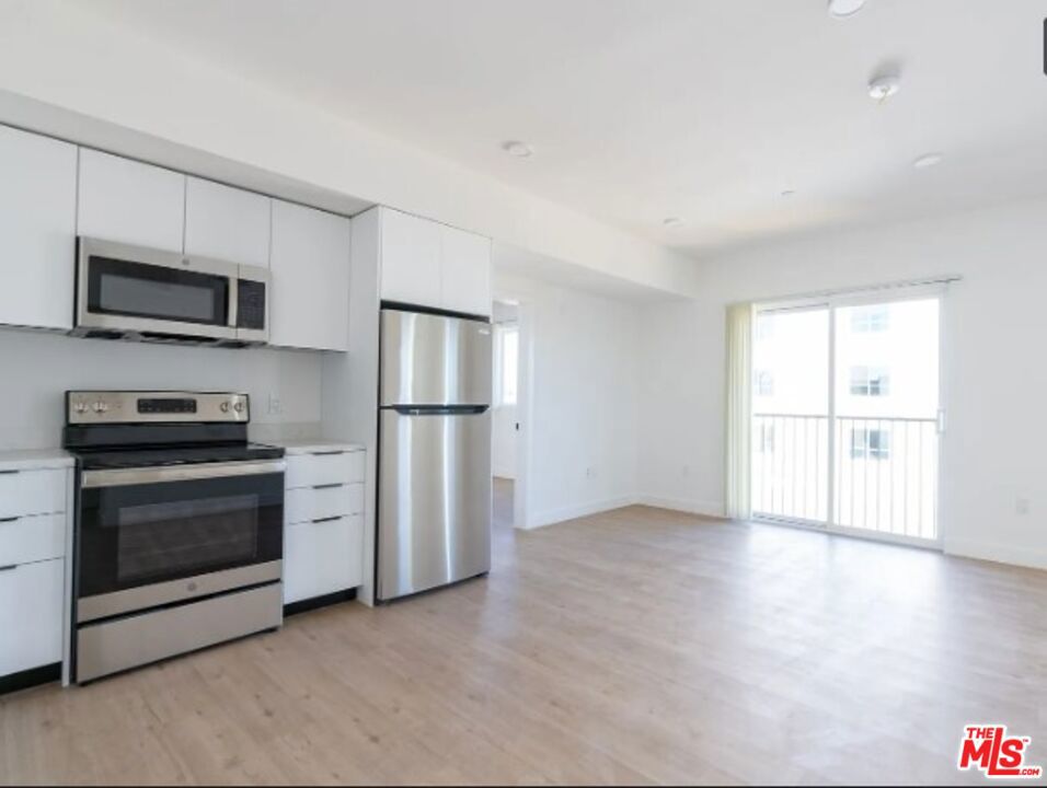 339 S Oxford Avenue 202 Property Photo 5