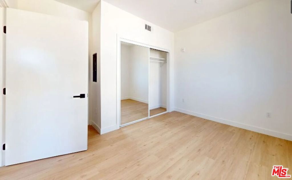 339 S Oxford Avenue 202 Property Photo 6
