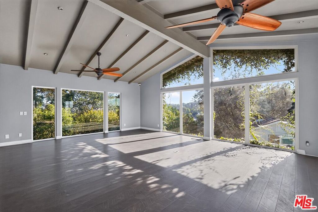 8207 Mulholland Drive Property Photo 10