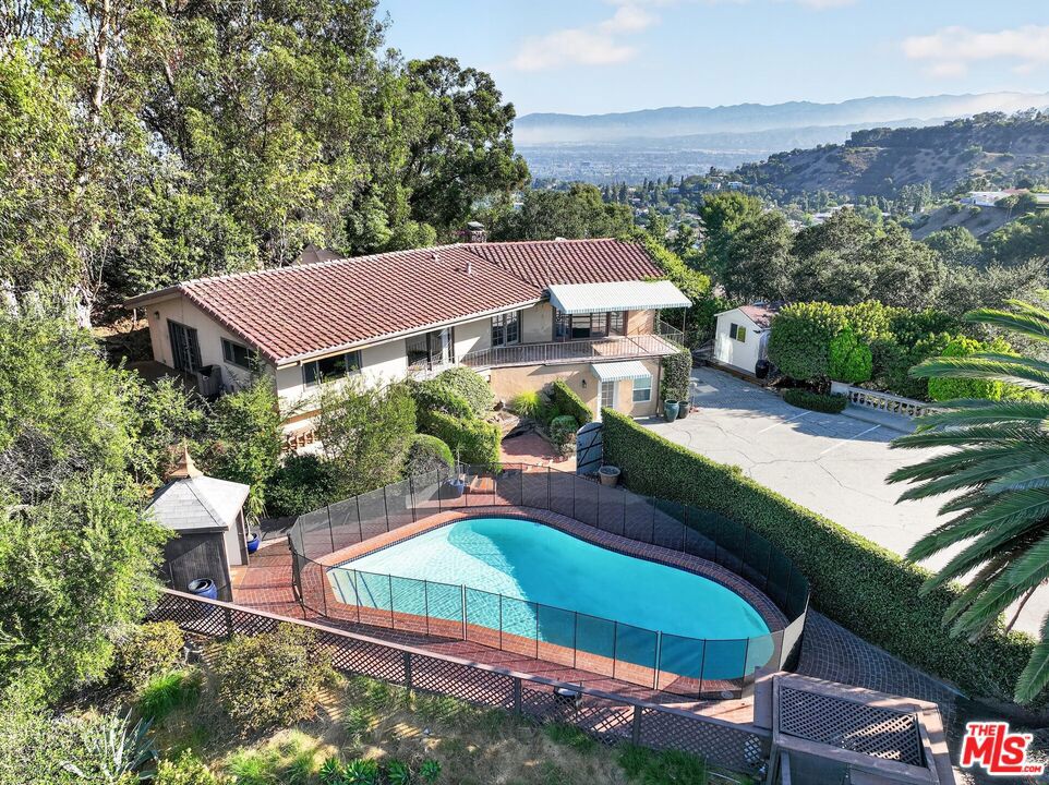 8207 Mulholland Drive Property Photo 15