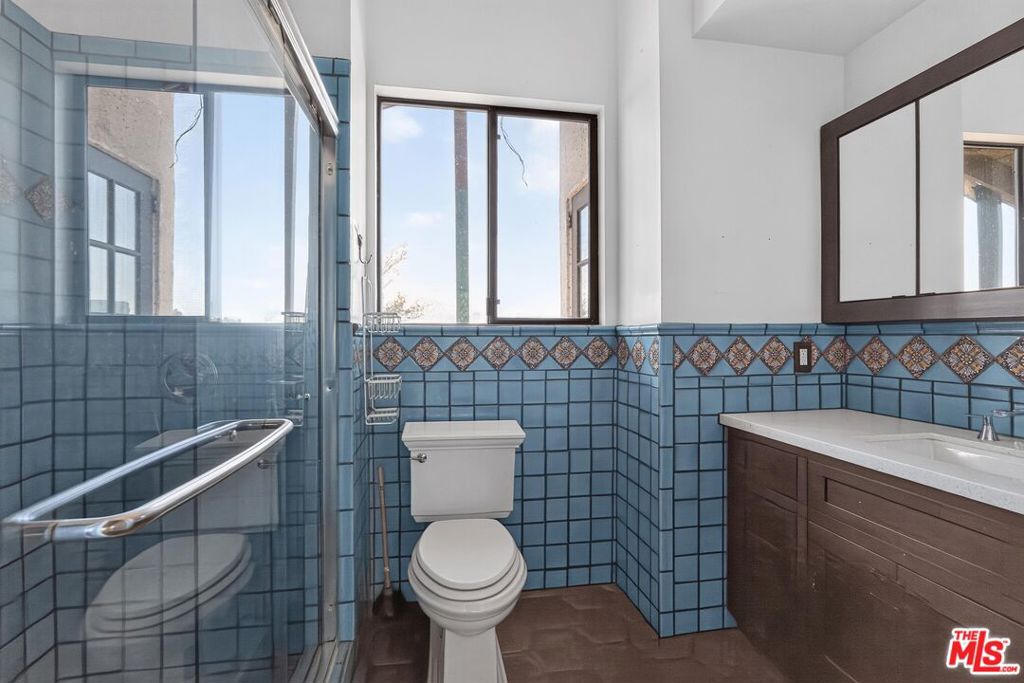 8207 Mulholland Drive Property Photo 16