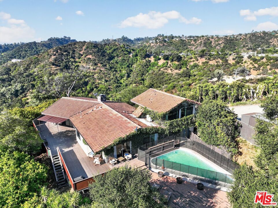8207 Mulholland Drive Property Photo 19