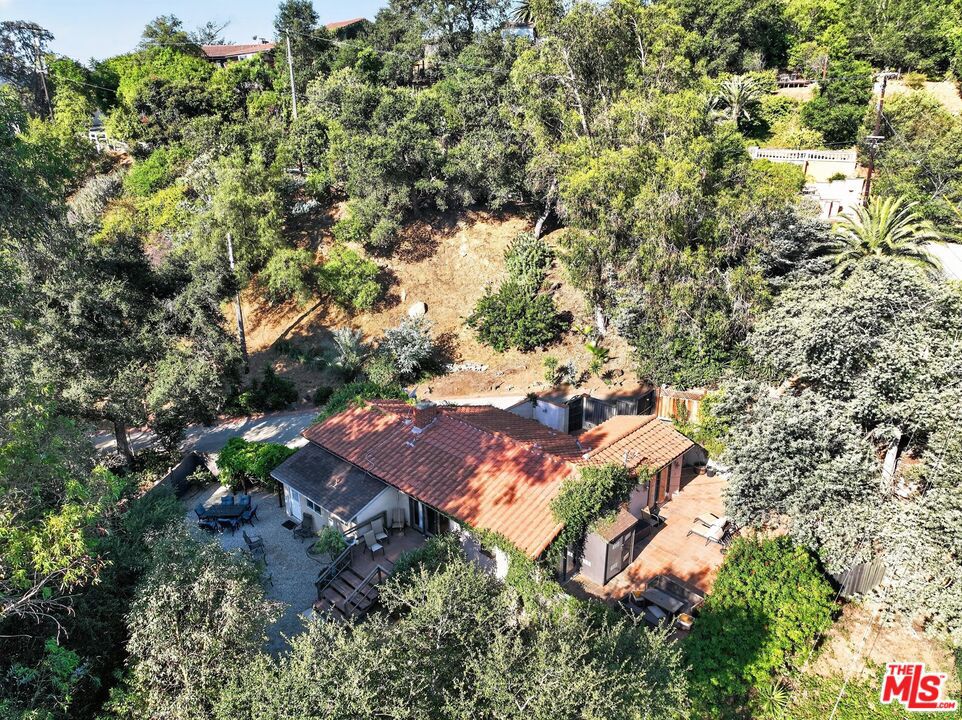 8207 Mulholland Drive Property Photo 27