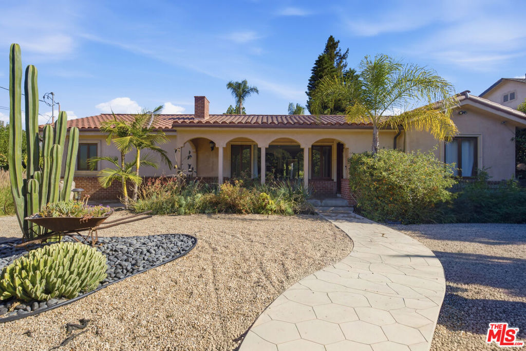 13800 Erwin Street Property Photo 1