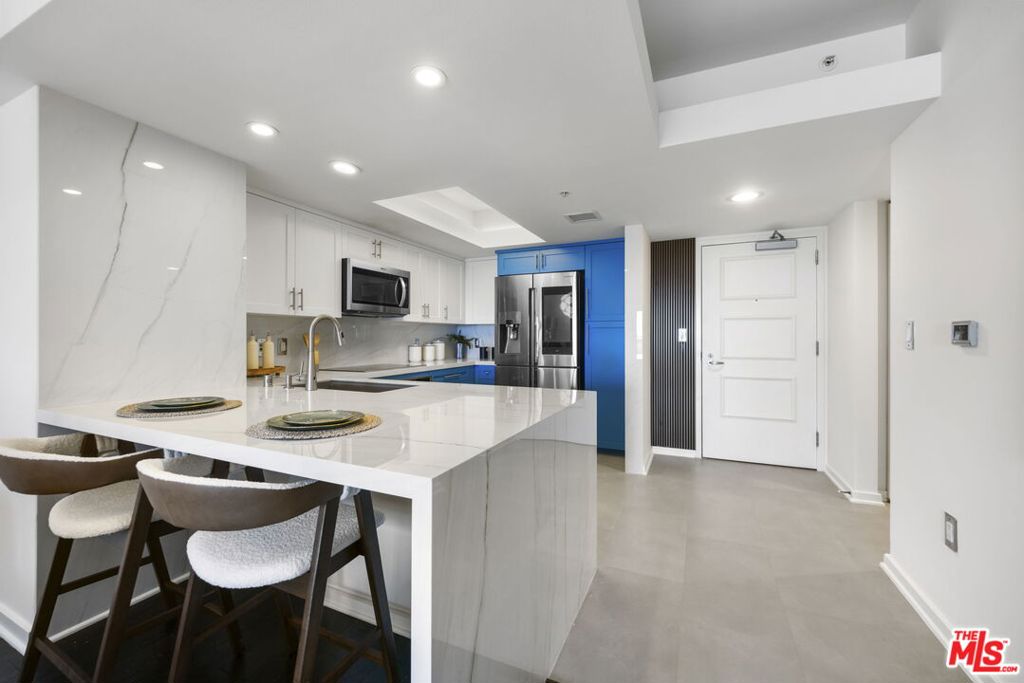 13700 Marina Pointe Drive 809 Property Photo 6