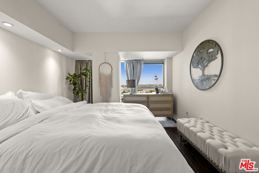 13700 Marina Pointe Drive 809 Property Photo 44