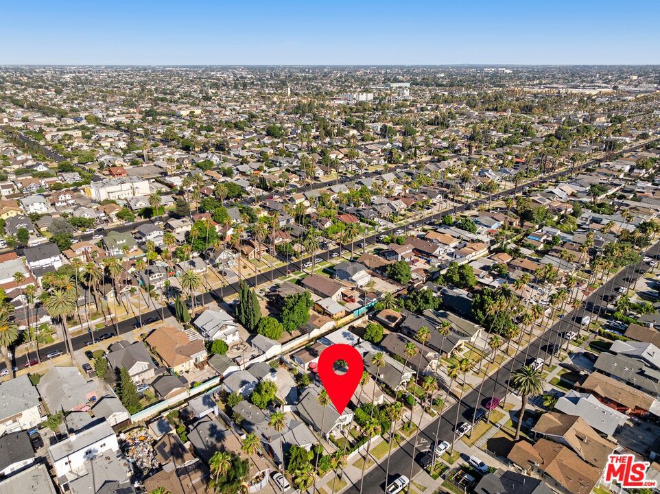 4820 S Van Ness Avenue Property Photo 18
