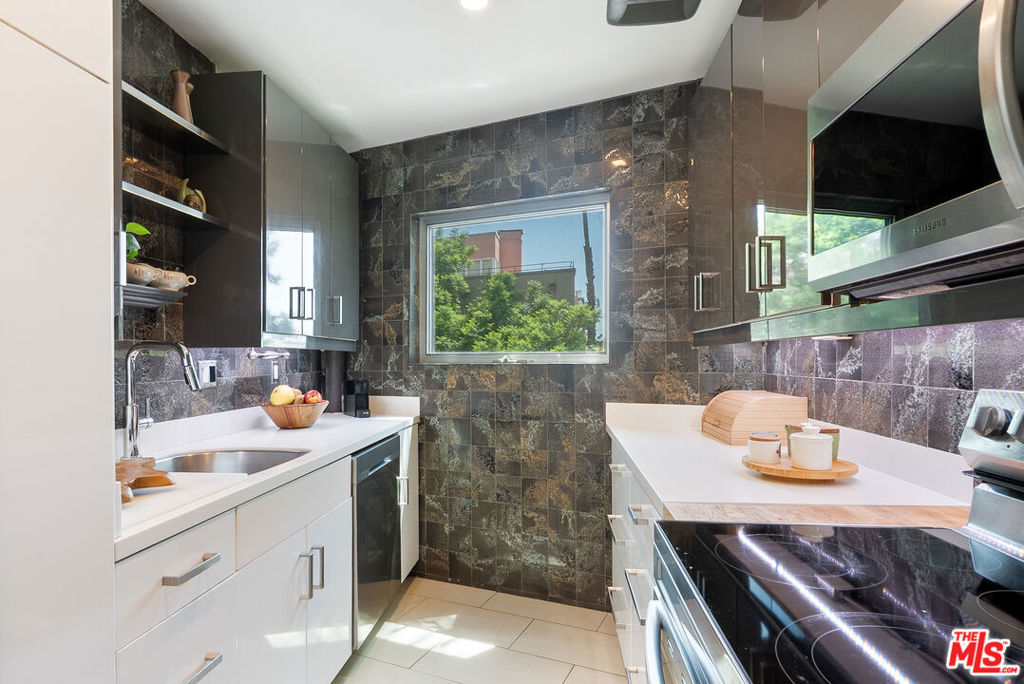 8401 Fountain Avenue 8 Property Photo 23