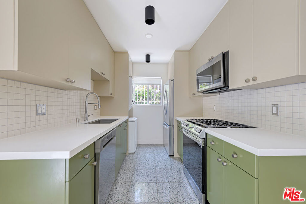 6615 Franklin Avenue Property Photo 3