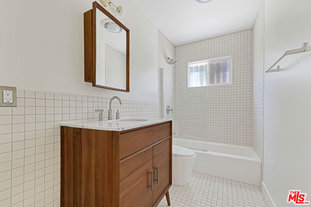 6615 Franklin Avenue Property Photo 4