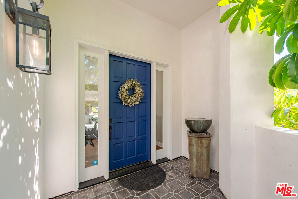 28935 W Beach Lane Property Photo 9