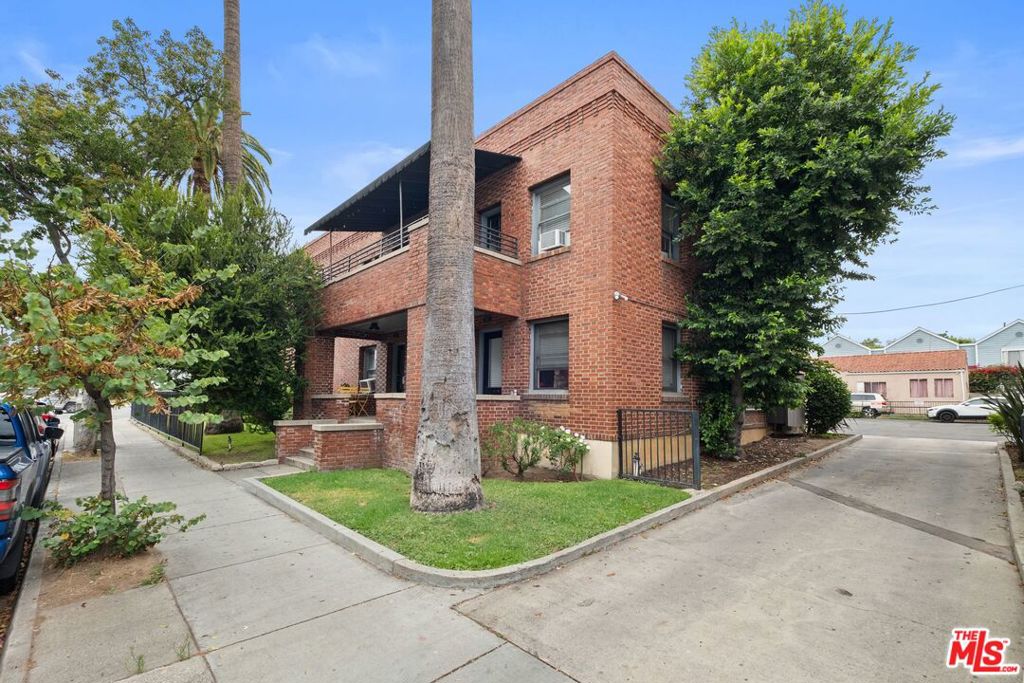239 E Villa Street Property Photo 2
