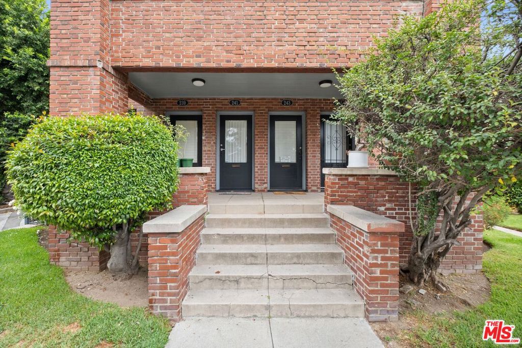 239 E Villa Street Property Photo 3