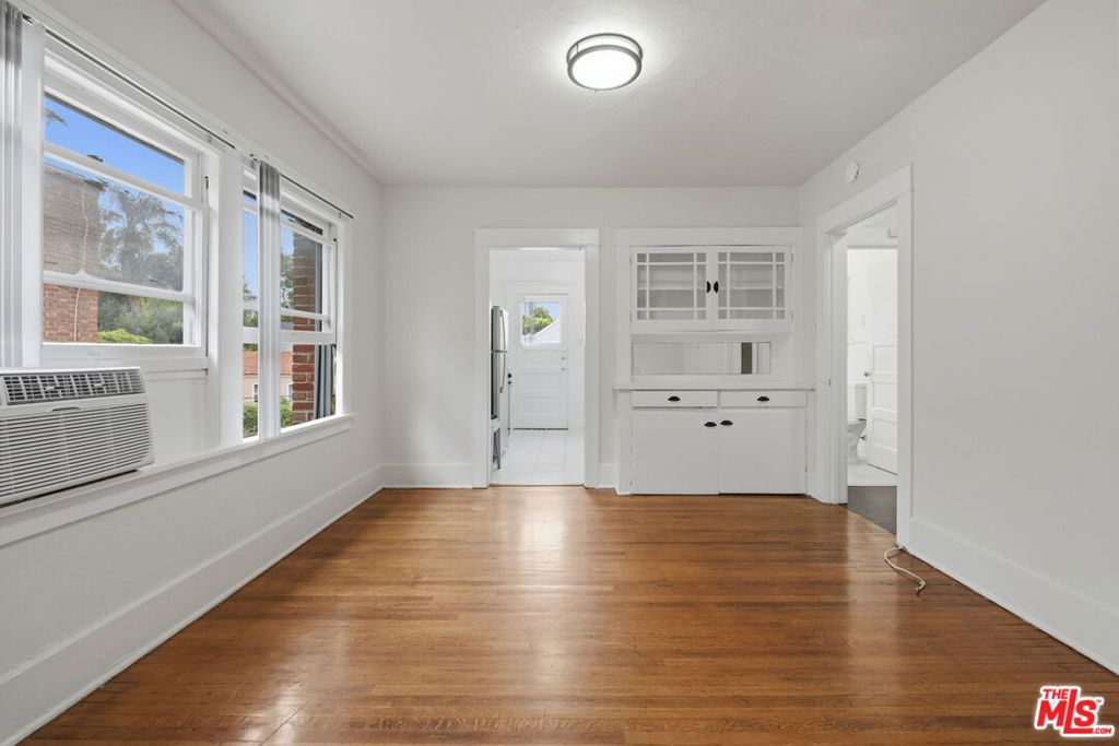 239 E Villa Street Property Photo 15