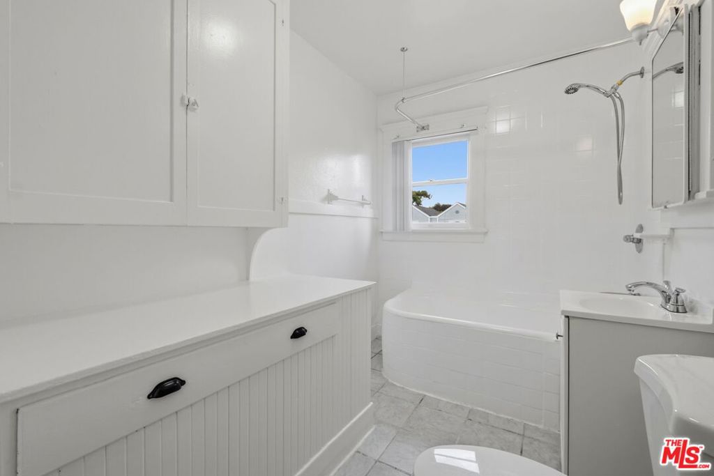 239 E Villa Street Property Photo 17