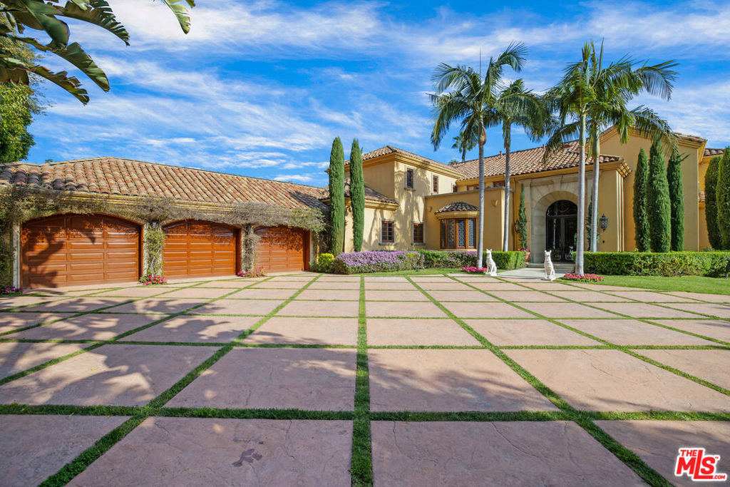 5 Beverly Parkway Property Photo 2
