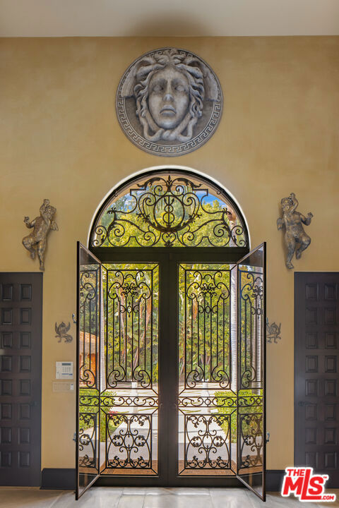 5 Beverly Parkway Property Photo 4