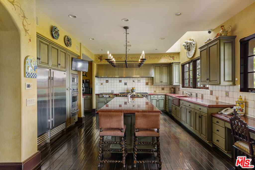 5 Beverly Parkway Property Photo 8
