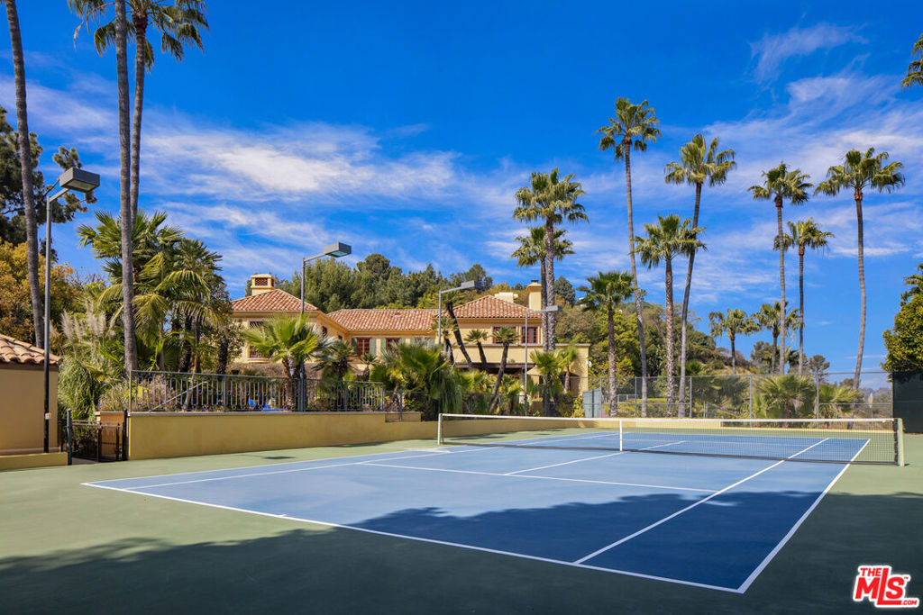 5 Beverly Parkway Property Photo 13