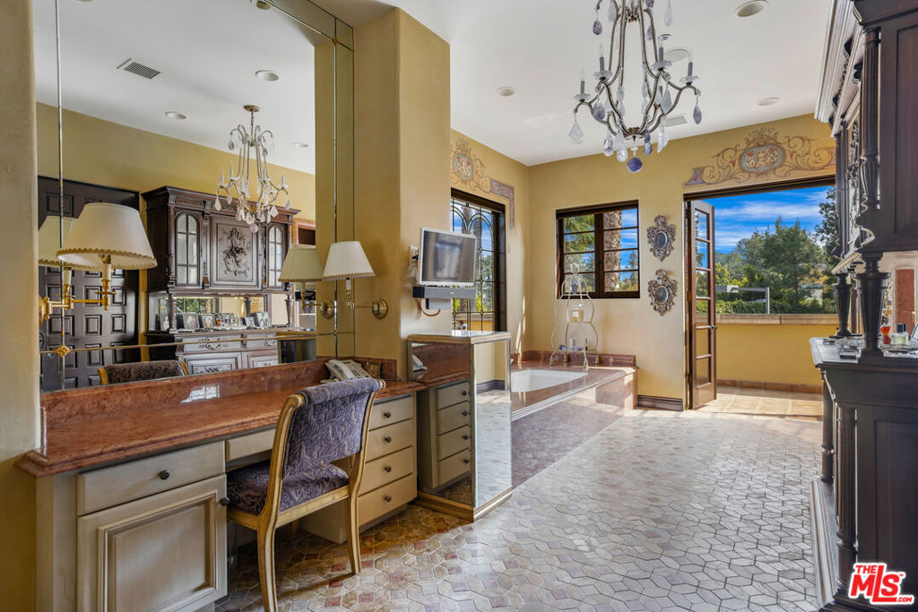 5 Beverly Parkway Property Photo 18