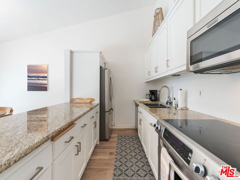 647 S Prospect Avenue 202 Property Photo 5