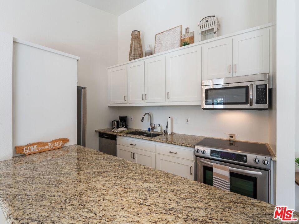 647 S Prospect Avenue 202 Property Photo 6