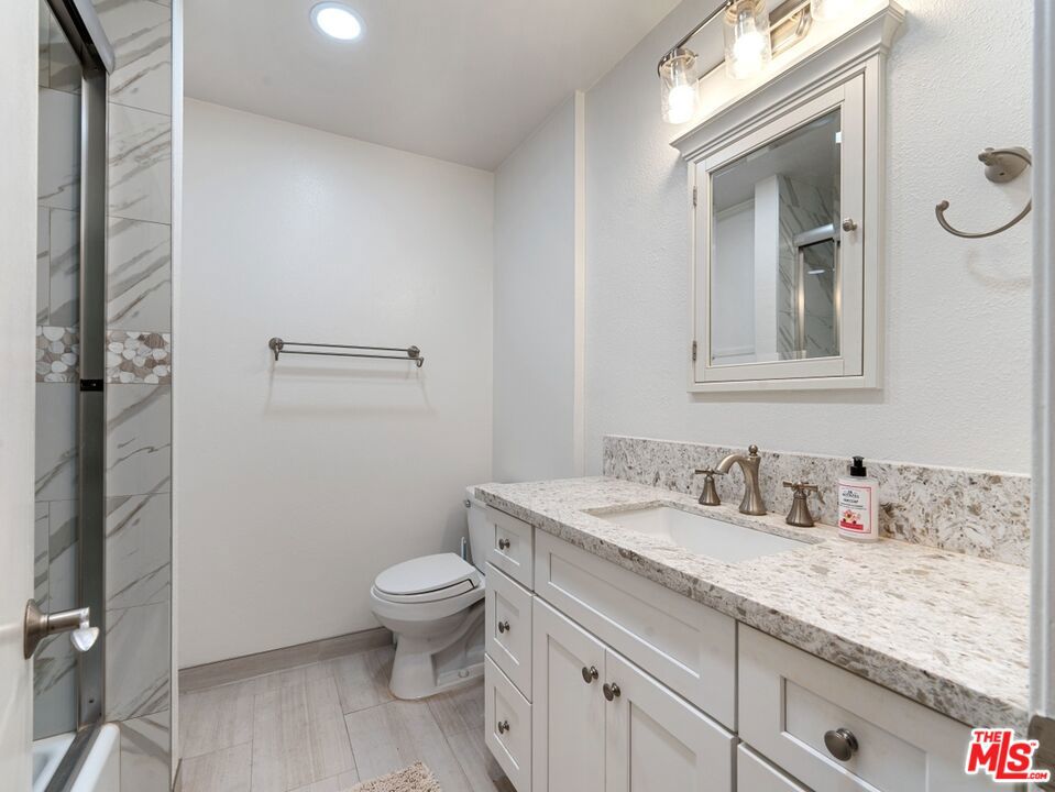 647 S Prospect Avenue 202 Property Photo 11