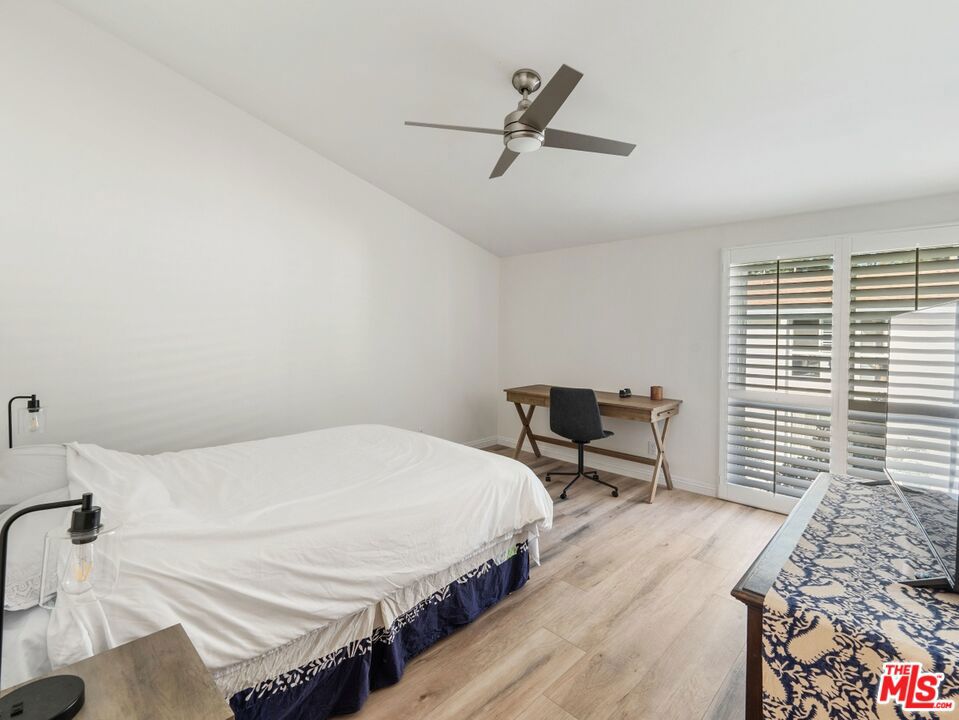 647 S Prospect Avenue 202 Property Photo 14