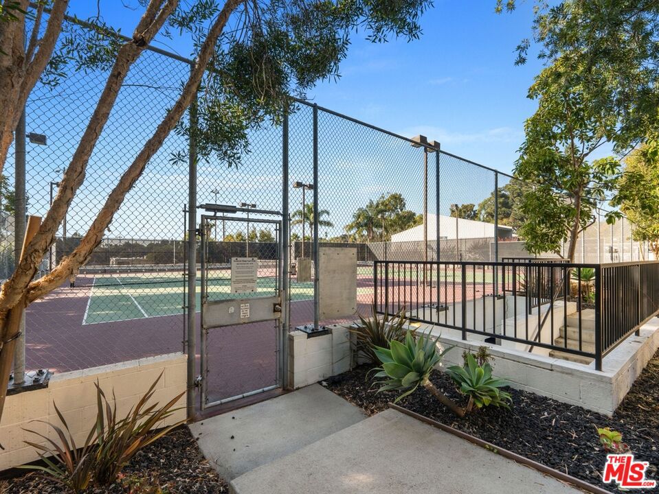 647 S Prospect Avenue 202 Property Photo 18