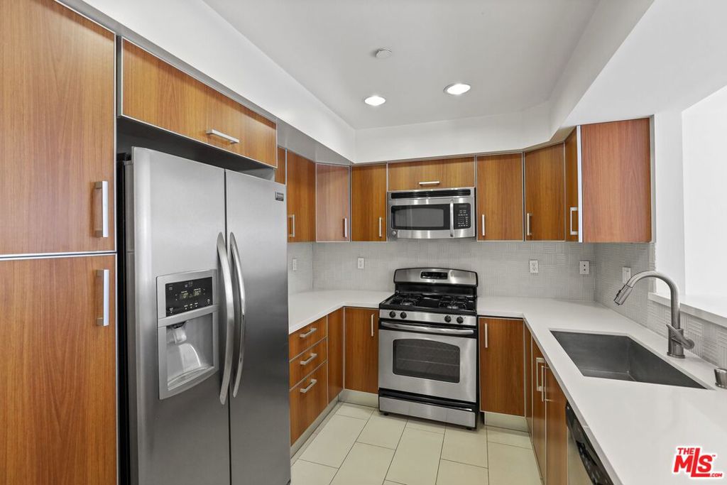 1518 Federal 305 Property Photo 2