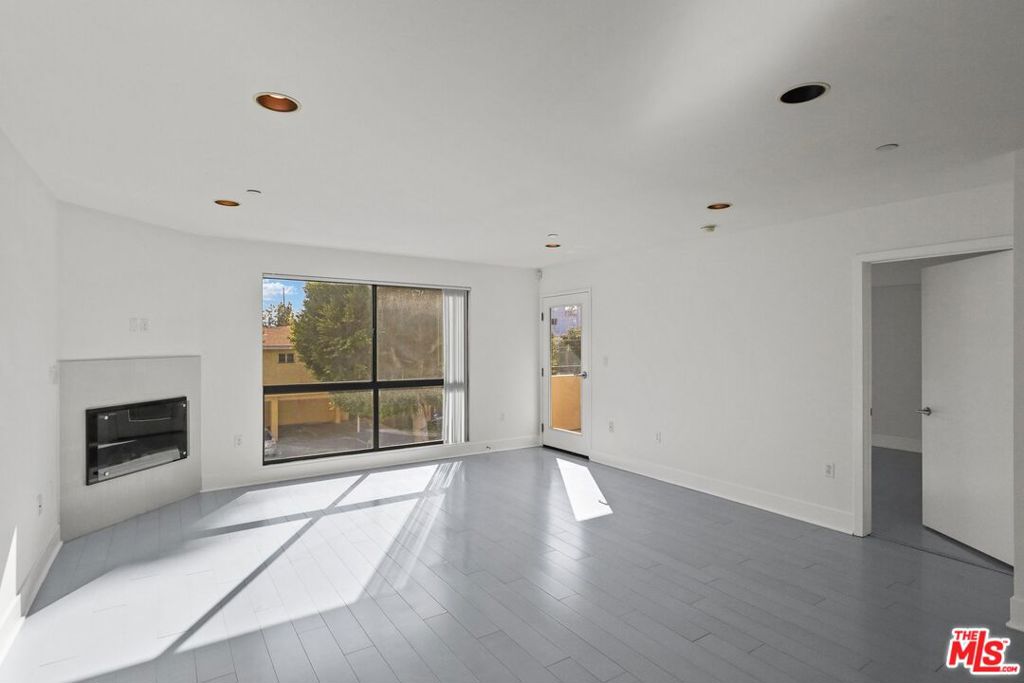 1518 Federal 305 Property Photo 5