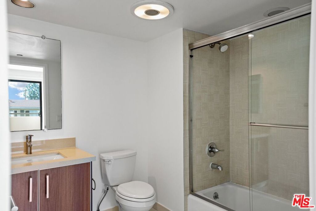 1518 Federal 305 Property Photo 13