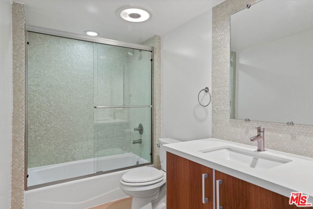 1518 Federal 305 Property Photo 15