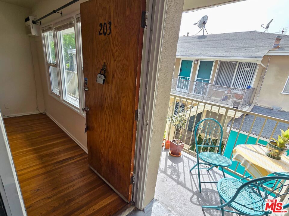 7621 Hampton Avenue 103 Property Photo 1