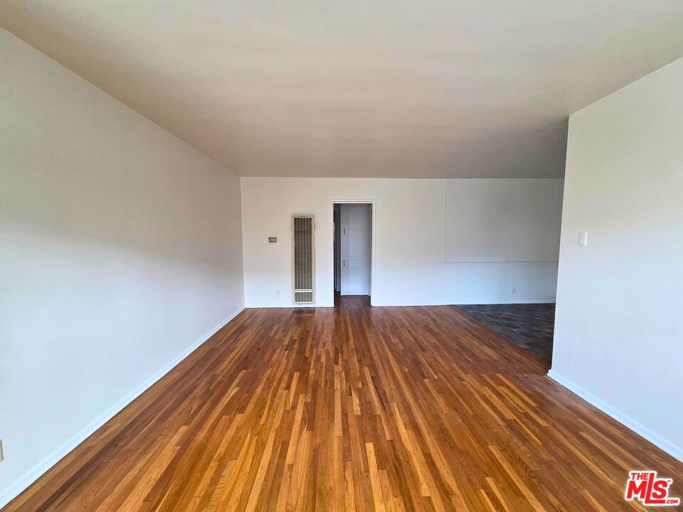 7621 Hampton Avenue 103 Property Photo 3