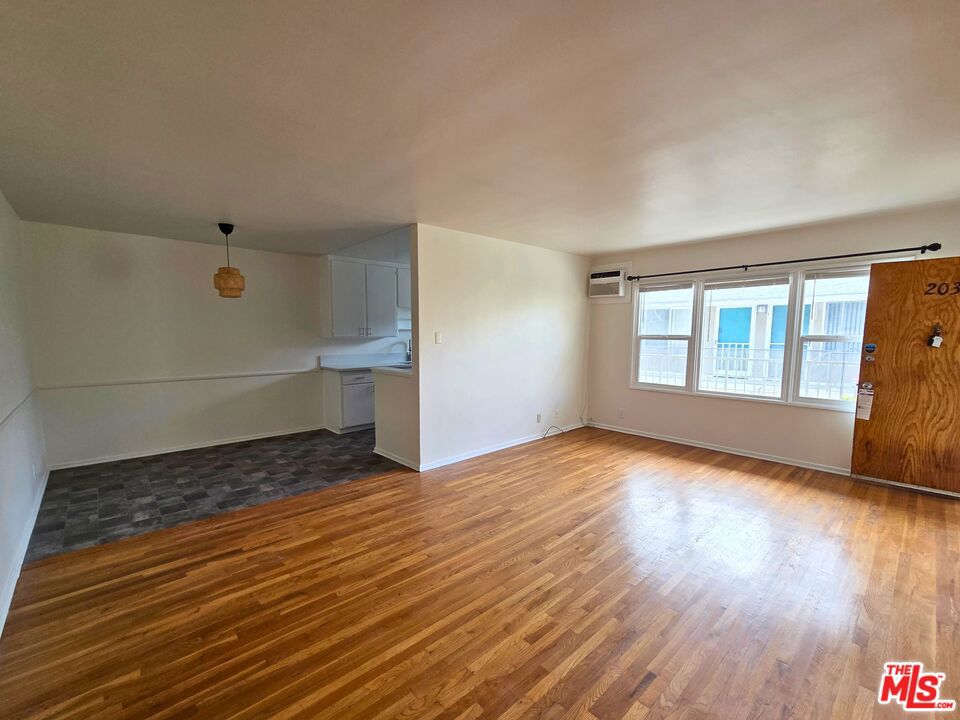 7621 Hampton Avenue 103 Property Photo 4