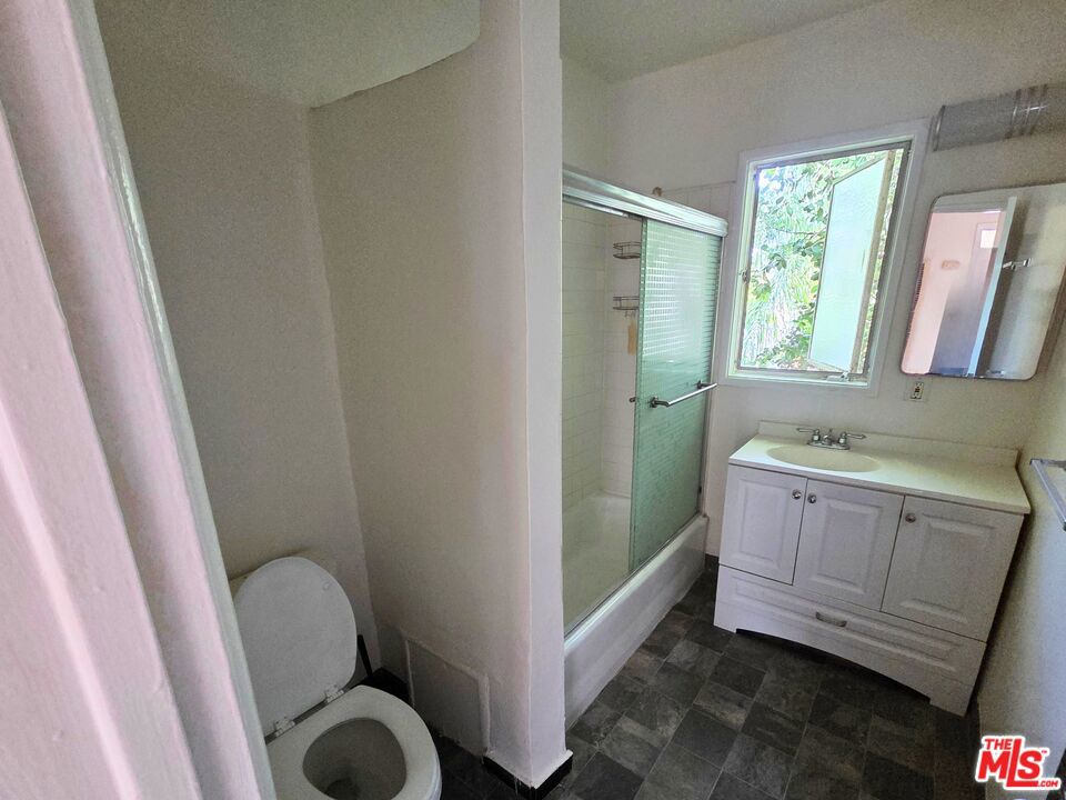 7621 Hampton Avenue 103 Property Photo 7