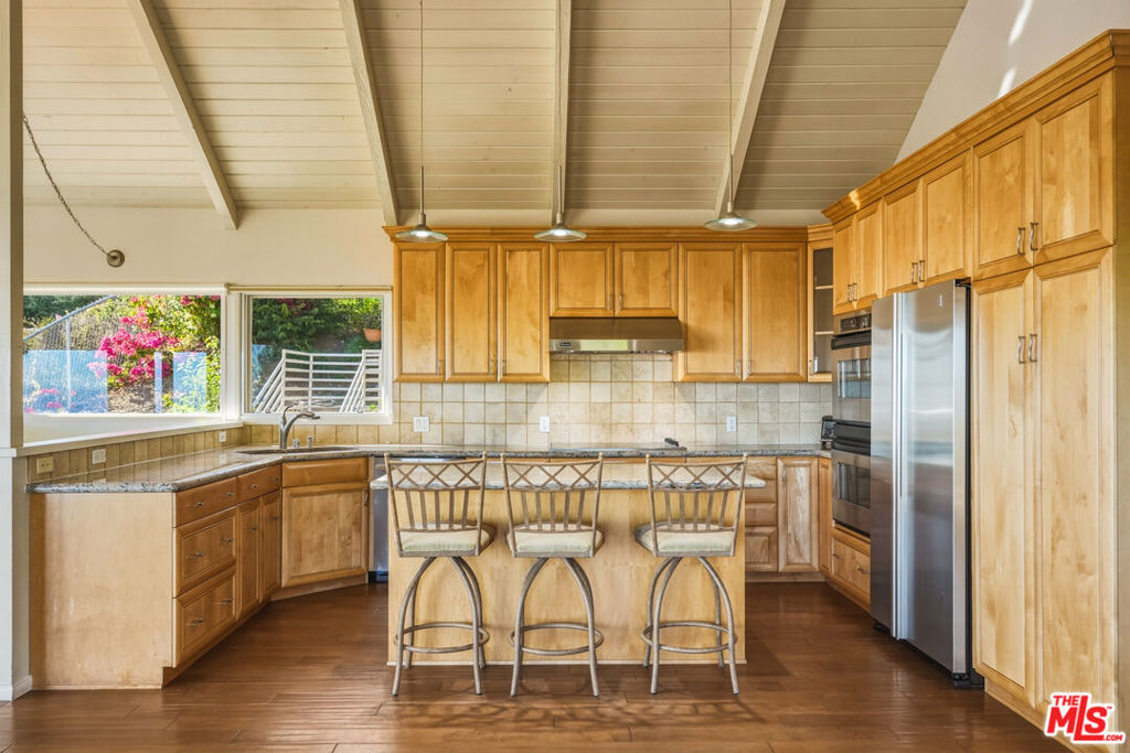 2965 Seabreeze Drive Property Photo 6