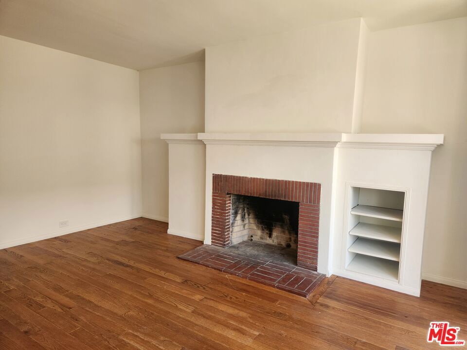 1234 1/2 Gordon Street Property Photo 1